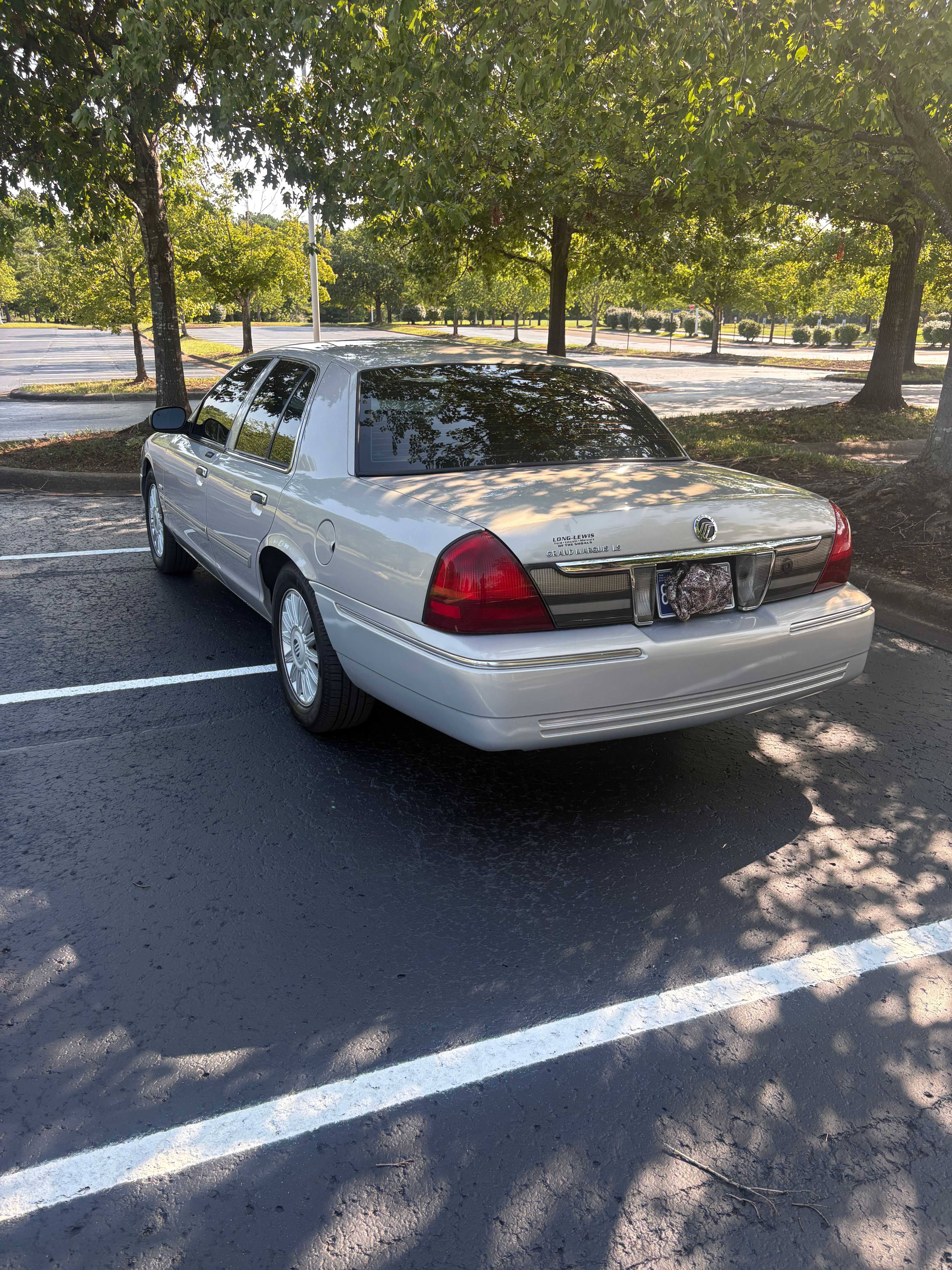 Used 2010 Mercury Grand Marquis LS RWD image 5