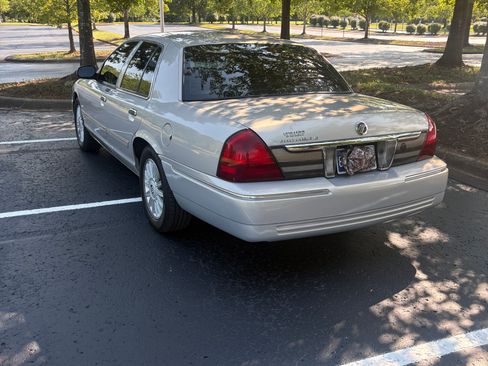 Used 2010 Mercury Grand Marquis LS RWD image 5