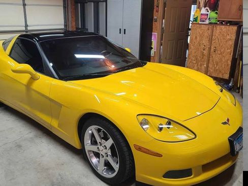 Used 2006 Chevrolet Corvette Coupe w/ Preferred Equipment Group image 2