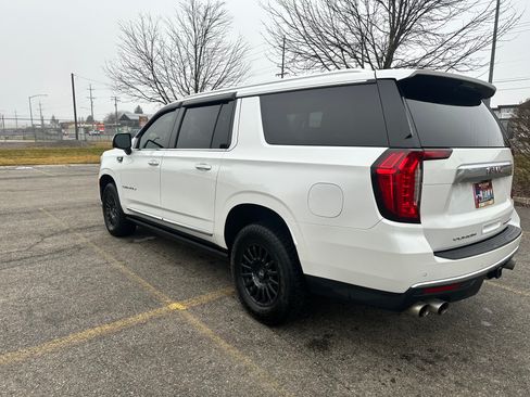 Used 2021 GMC Yukon XL Denali w/ Denali Premium Package AWD/4WD image 5