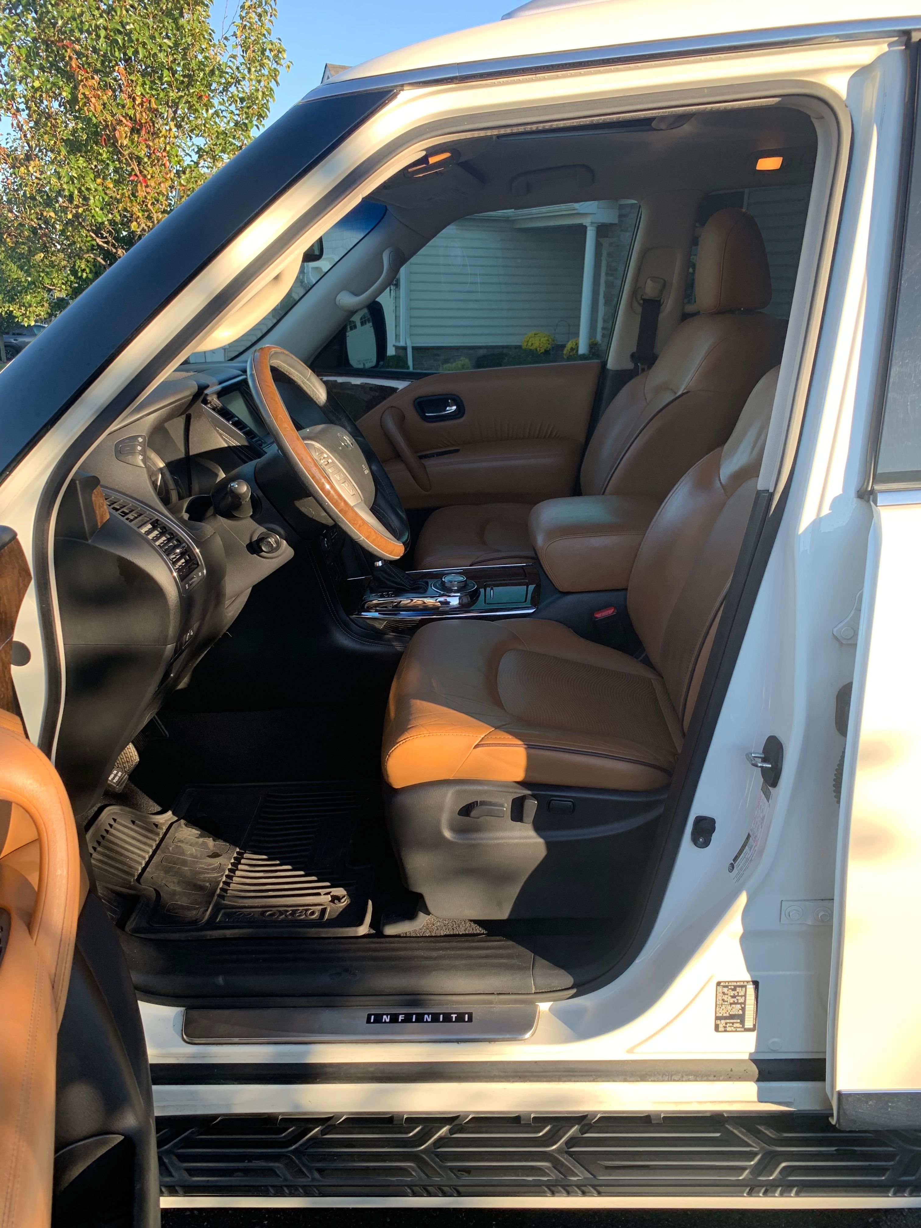 Used 2016 INFINITI QX80 4WD w/ Signature Edition Package image 6
