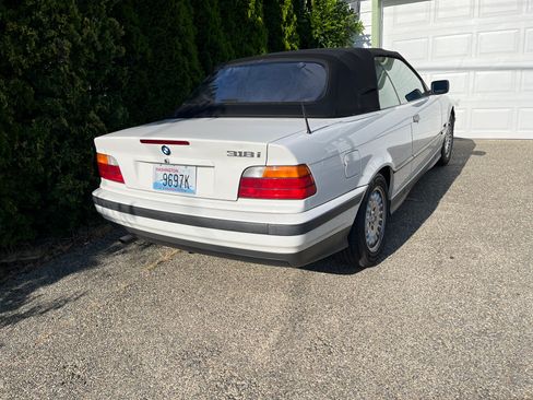 Used 1994 BMW 318i Convertible RWD image 4