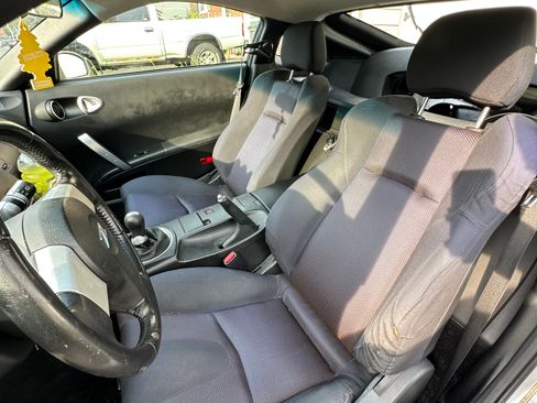 Used 2004 Nissan 350Z Coupe w/ Cargo Convenience Pkg image 11