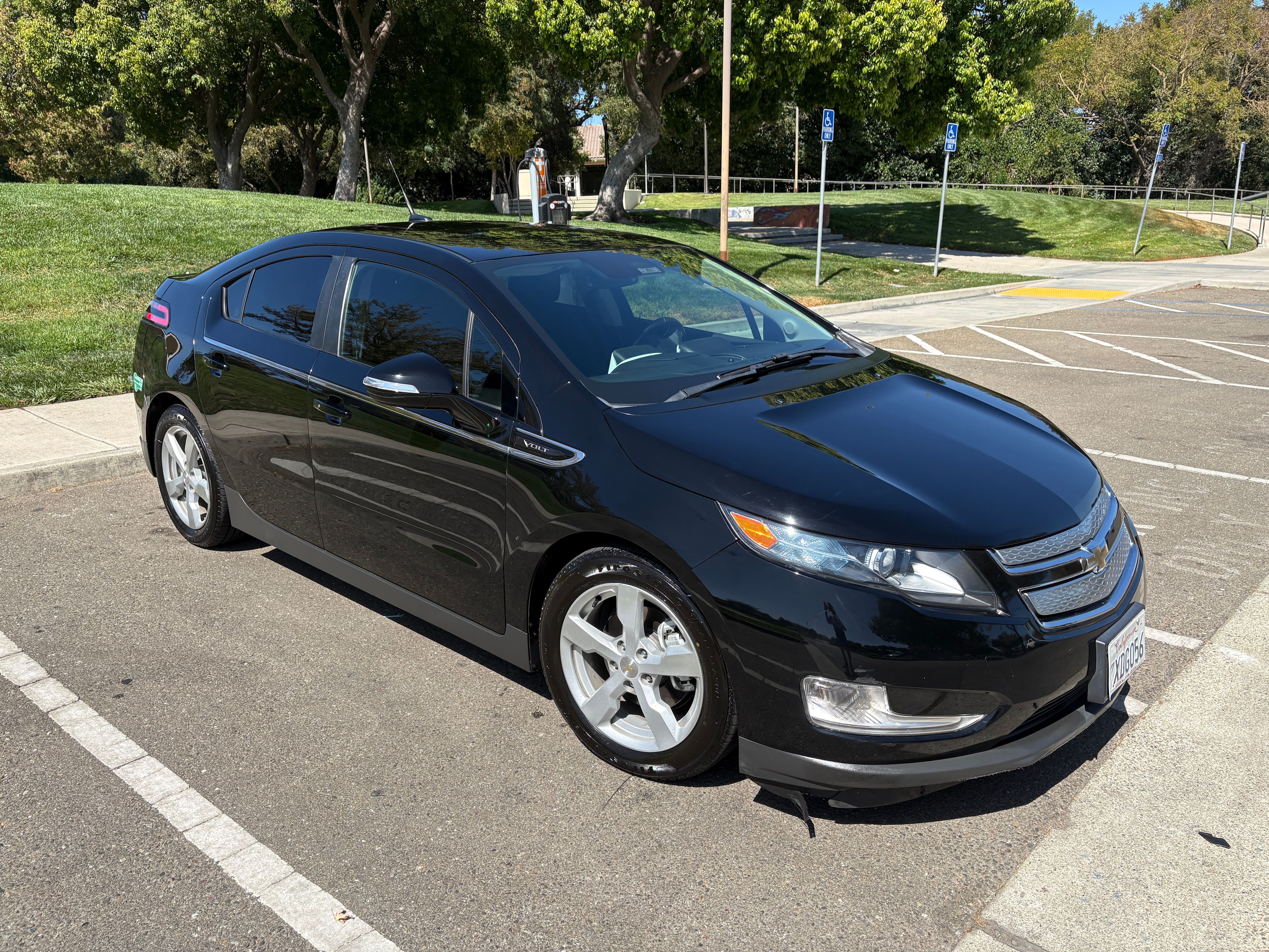 Used 2013 Chevrolet Volt w/ Enhanced Safety Package 1 FWD image 2