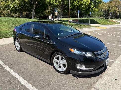 Used 2013 Chevrolet Volt w/ Enhanced Safety Package 1 FWD image 2