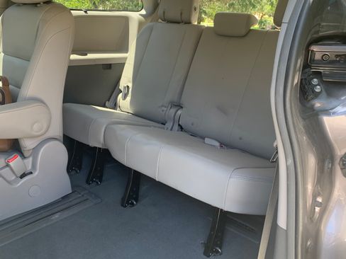 Used 2019 Toyota Sienna XLE FWD image 9