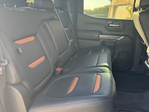 Used 2022 GMC Sierra 1500 AT4 w/ AT4 Preferred Package image 9