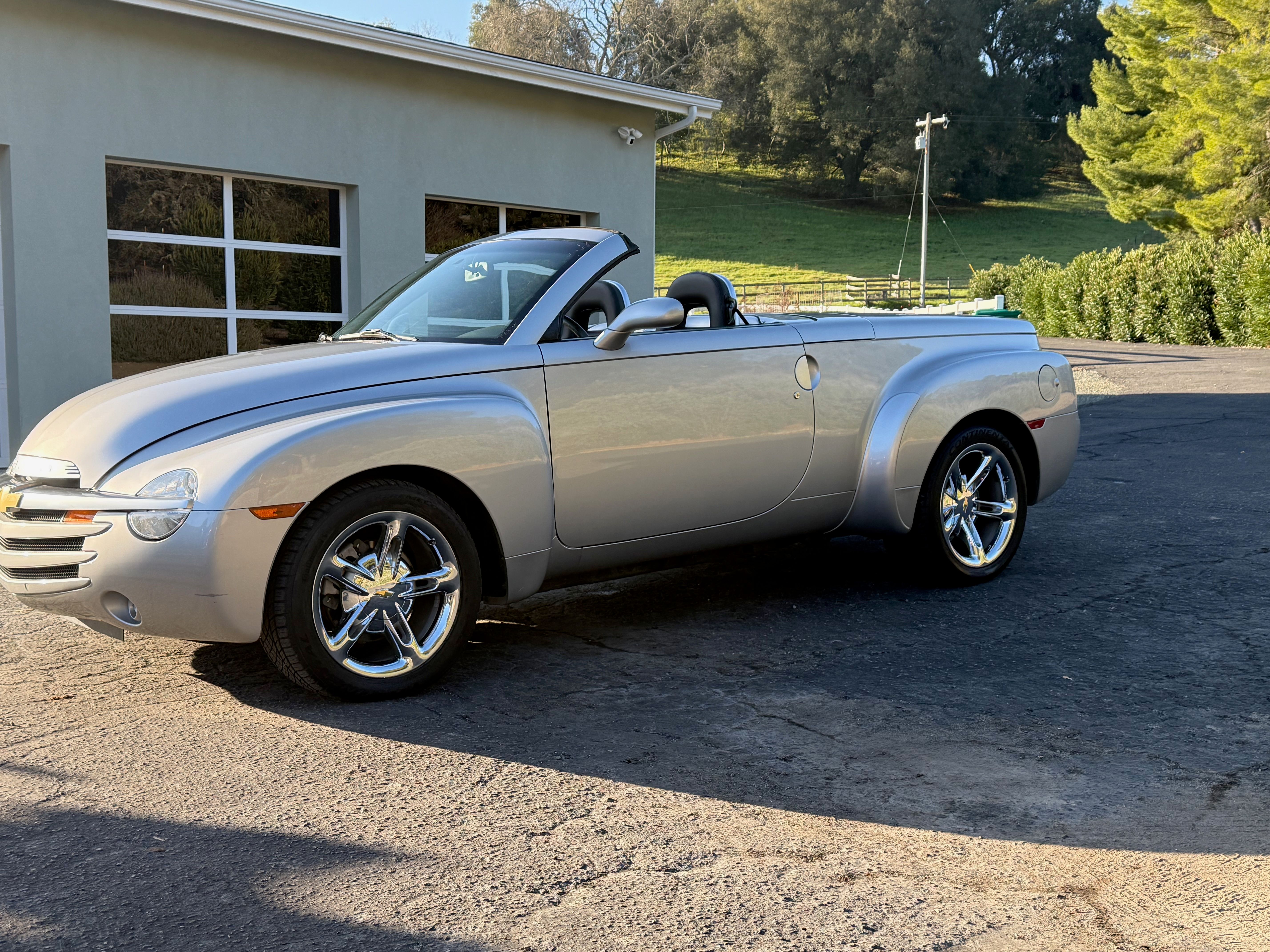 Used 2005 Chevrolet SSR w/ Preferred Equipment Group RWD image 6
