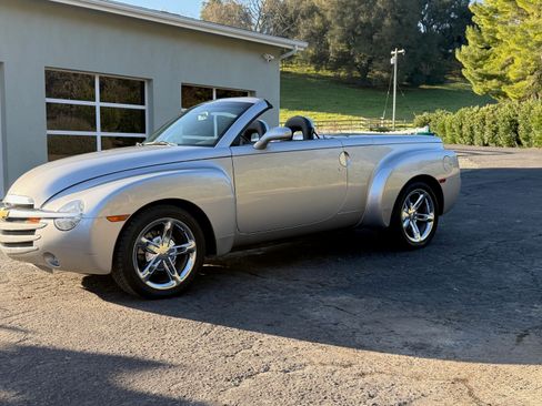 Used 2005 Chevrolet SSR Convertible Pickup 2D w/ Preferred Equipment Group image 6
