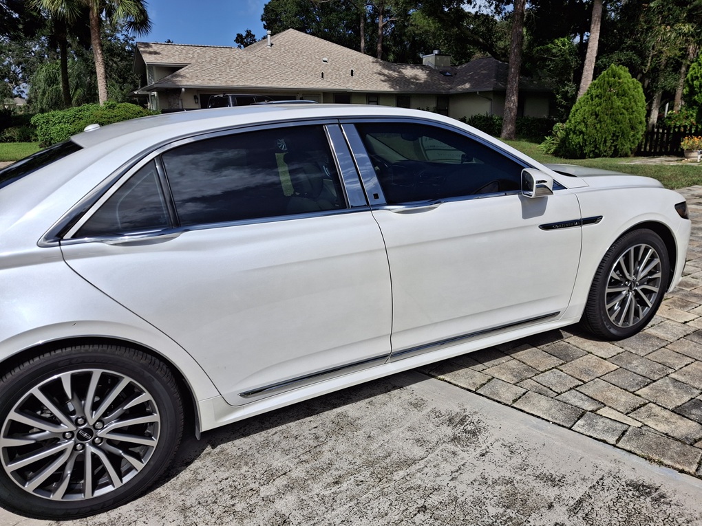 Used 2017 Lincoln Continental Select FWD image 5
