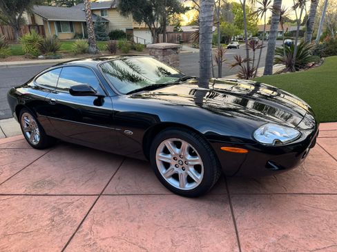 Used 2000 Jaguar XK8 Coupe RWD image 5