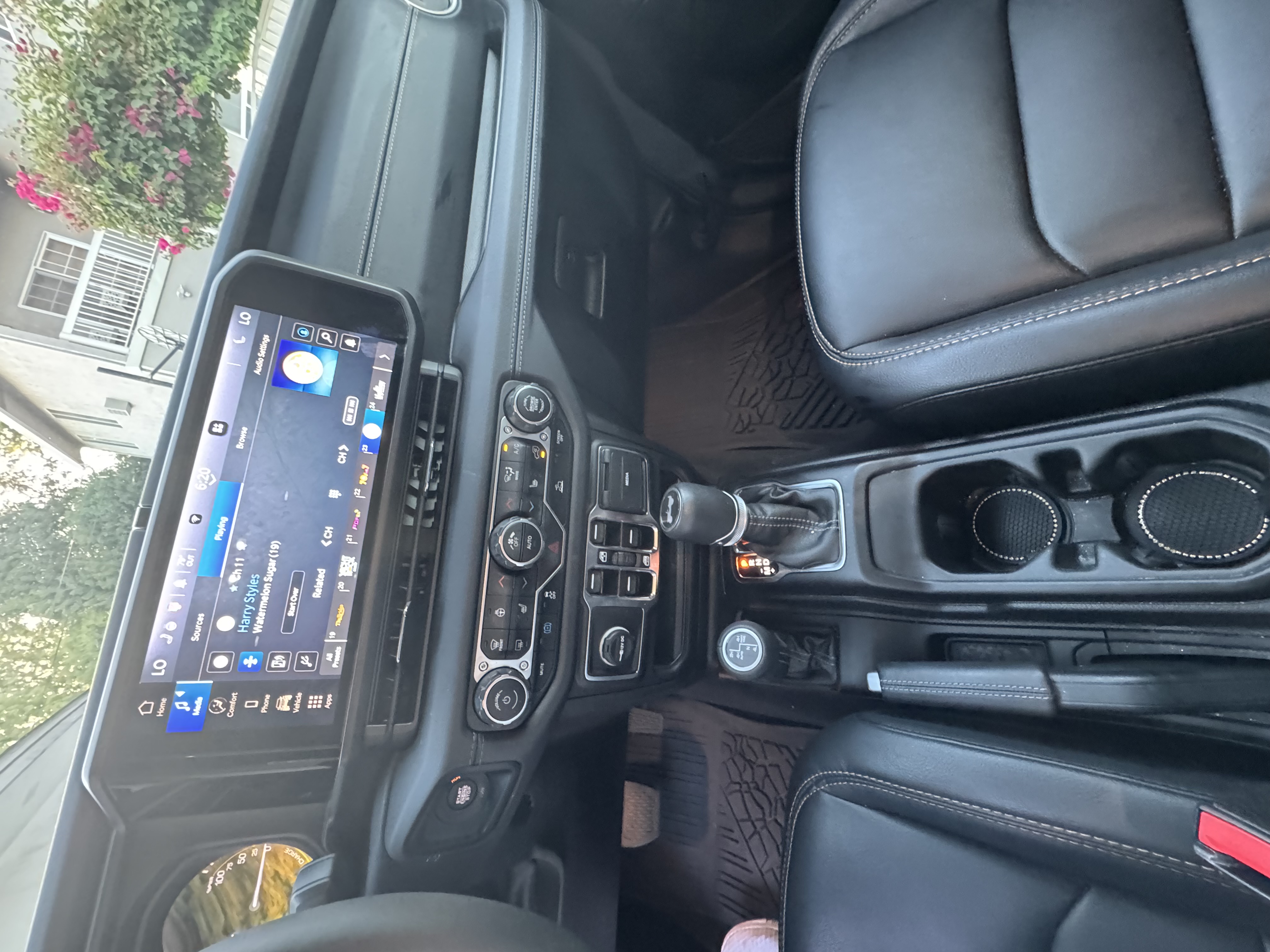 Used 2024 Jeep Wrangler Unlimited Sahara AWD/4WD image 16