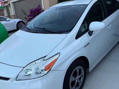 Used 2014 Toyota Prius Five image 3