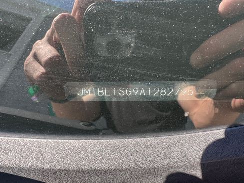 Used 2010 MAZDA MAZDA3 i Touring image 10