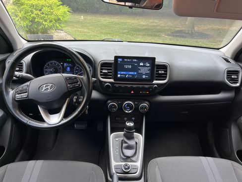 Used 2020 Hyundai Venue SEL w/ Convenience Package image 4