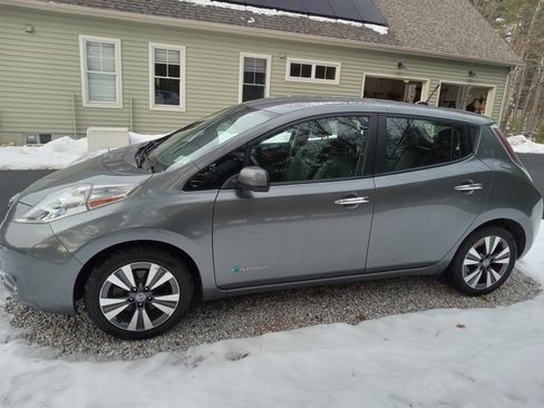 Used 2014 Nissan Leaf SL w/ Premium Package image 6