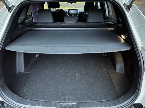 Used 2022 Toyota RAV4 SE image 16