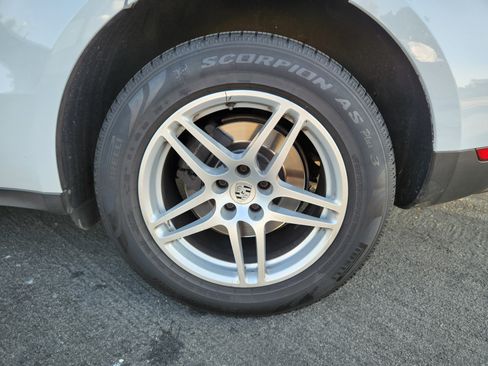 Used 2018 Porsche Macan Sport Edition image 28