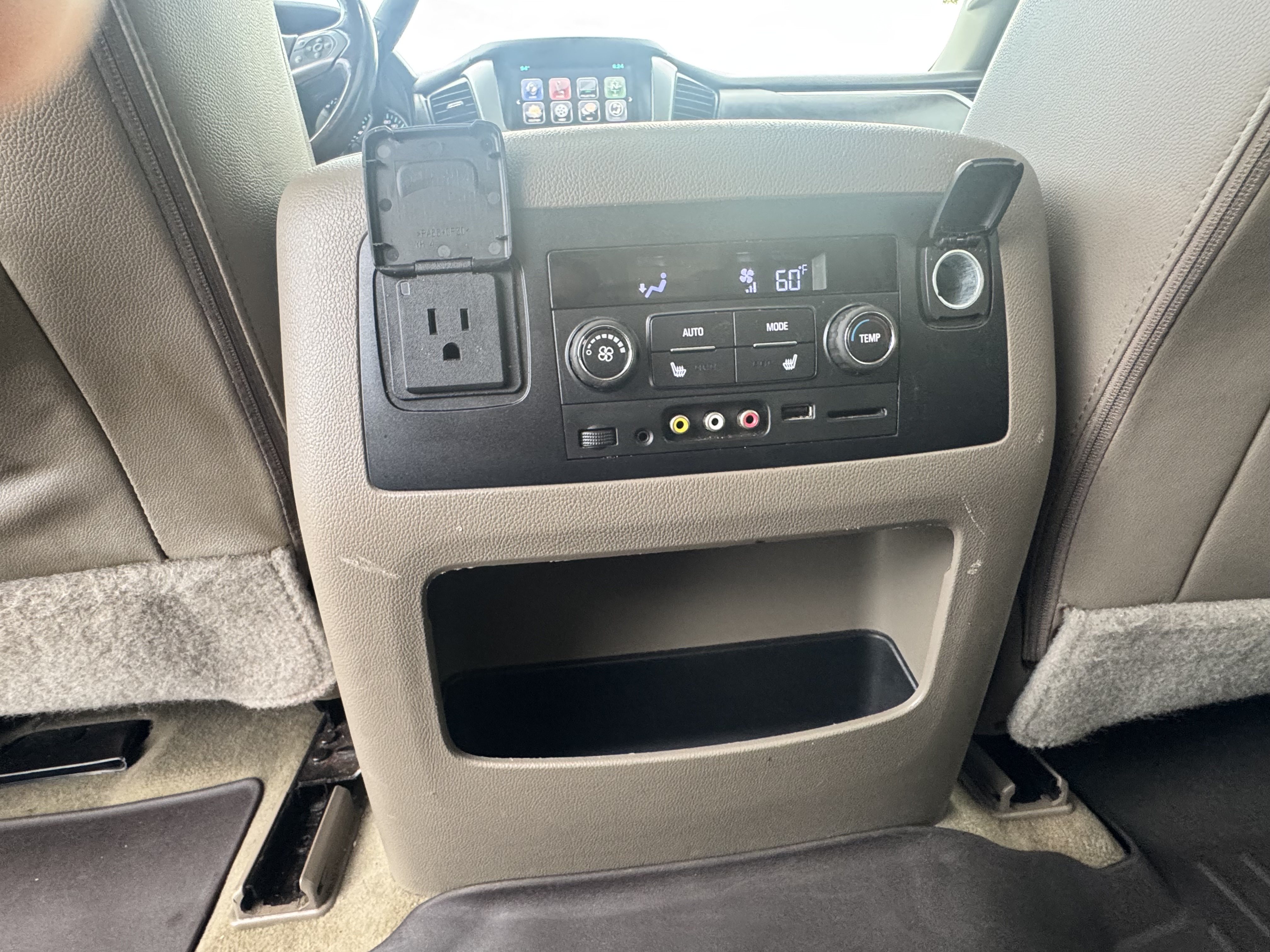 Used 2016 Chevrolet Suburban LT RWD image 12