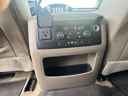 Used 2016 Chevrolet Suburban LT RWD image 12