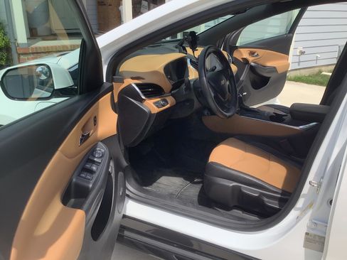 Used 2017 Chevrolet Volt Premier w/ Driver Confidence Package FWD image 13