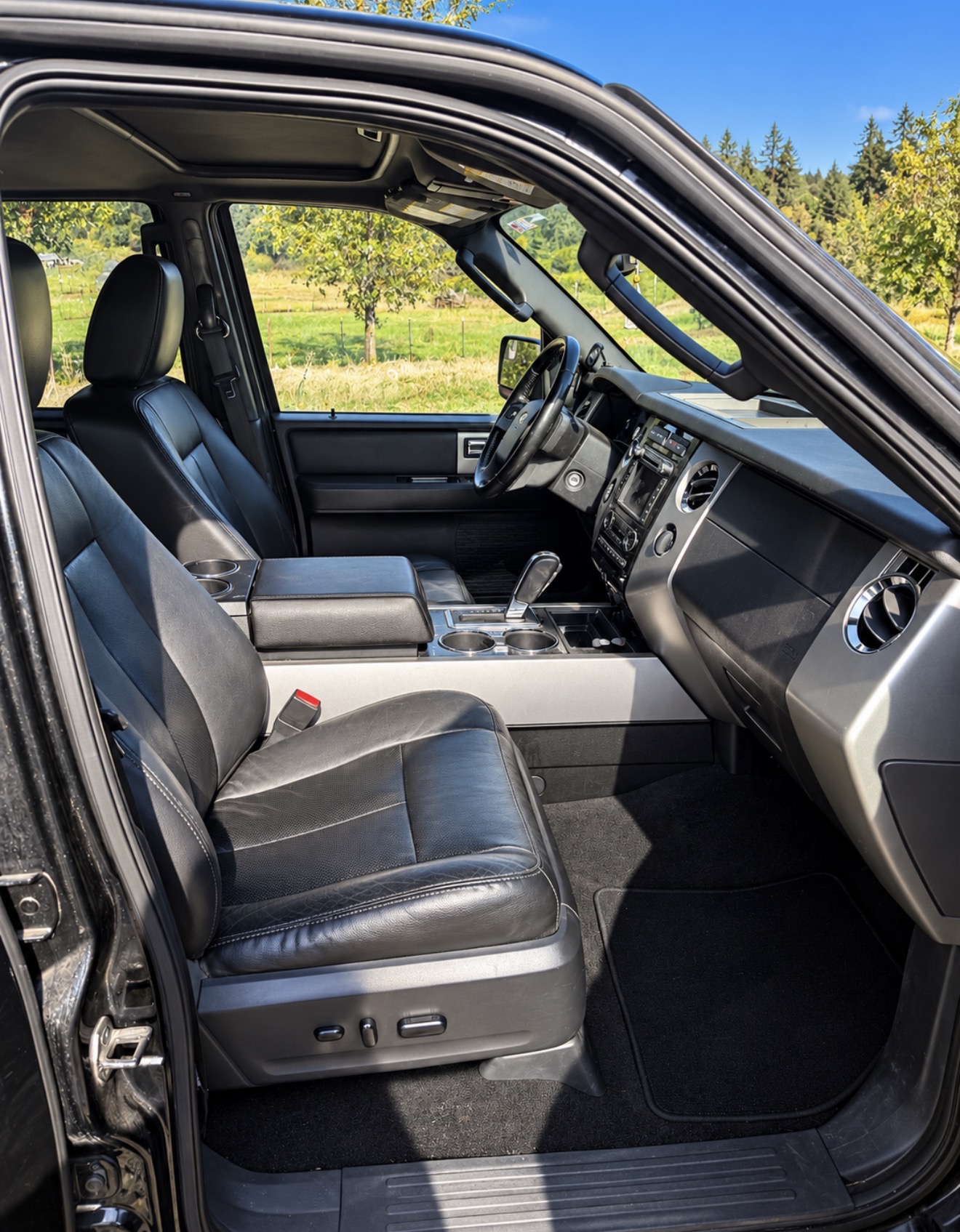 Used 2014 Ford Expedition Max Limited w/ Equipment Group 301A AWD/4WD image 4