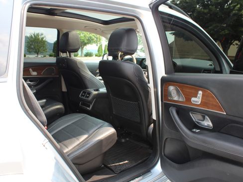 Used 2022 Mercedes-Benz GLS 450 4MATIC image 10