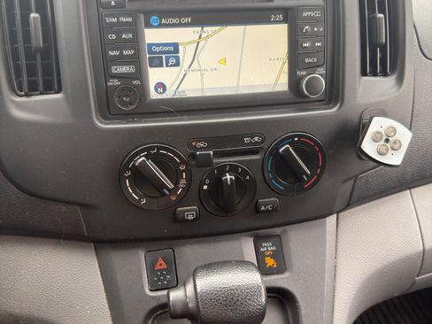 Used 2015 Nissan NV200 SV w/ Technology Package image 4