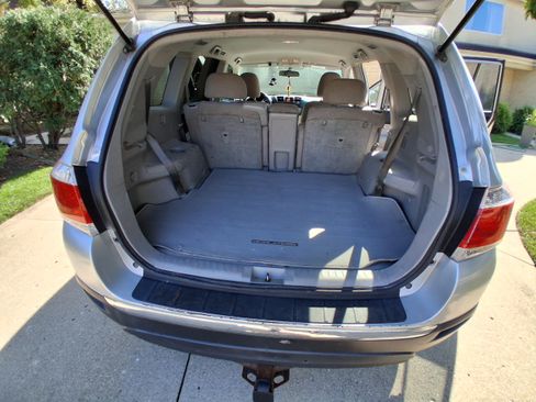 Used 2012 Toyota Highlander SE w/ Tow Pkg image 15