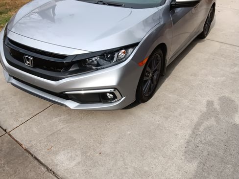 Used 2019 Honda Civic EX image 9