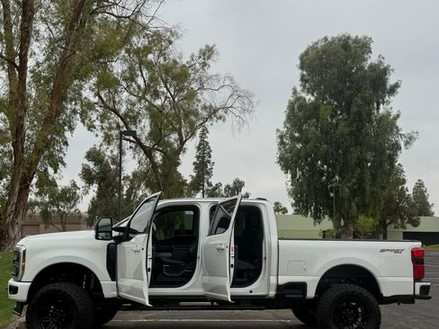 Used 2024 Ford F350 Lariat w/ Lariat Ultimate Package AWD/4WD image 5