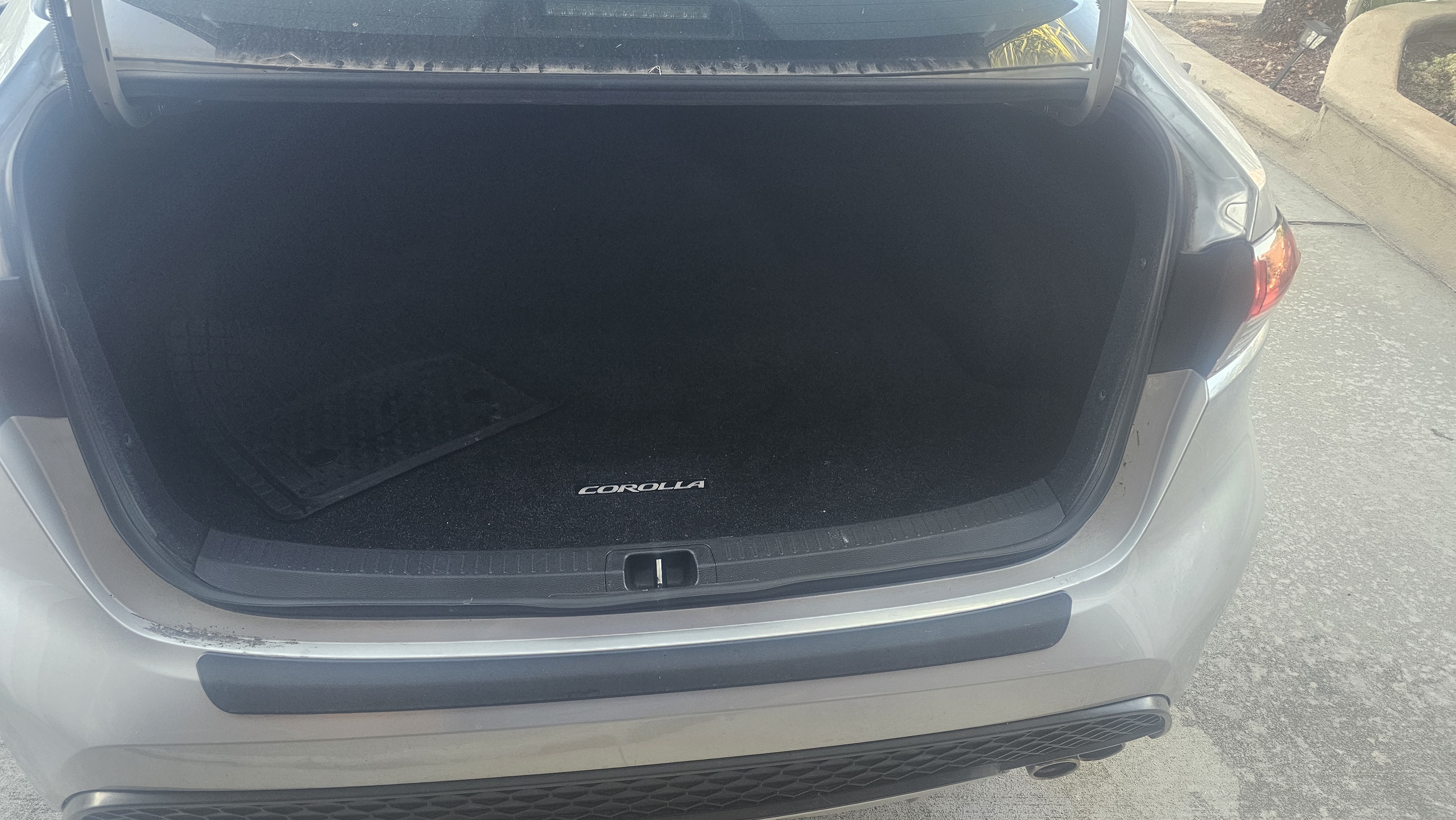 Used 2022 Toyota Corolla SE w/ Carpet Mat Package (TMS) FWD image 21