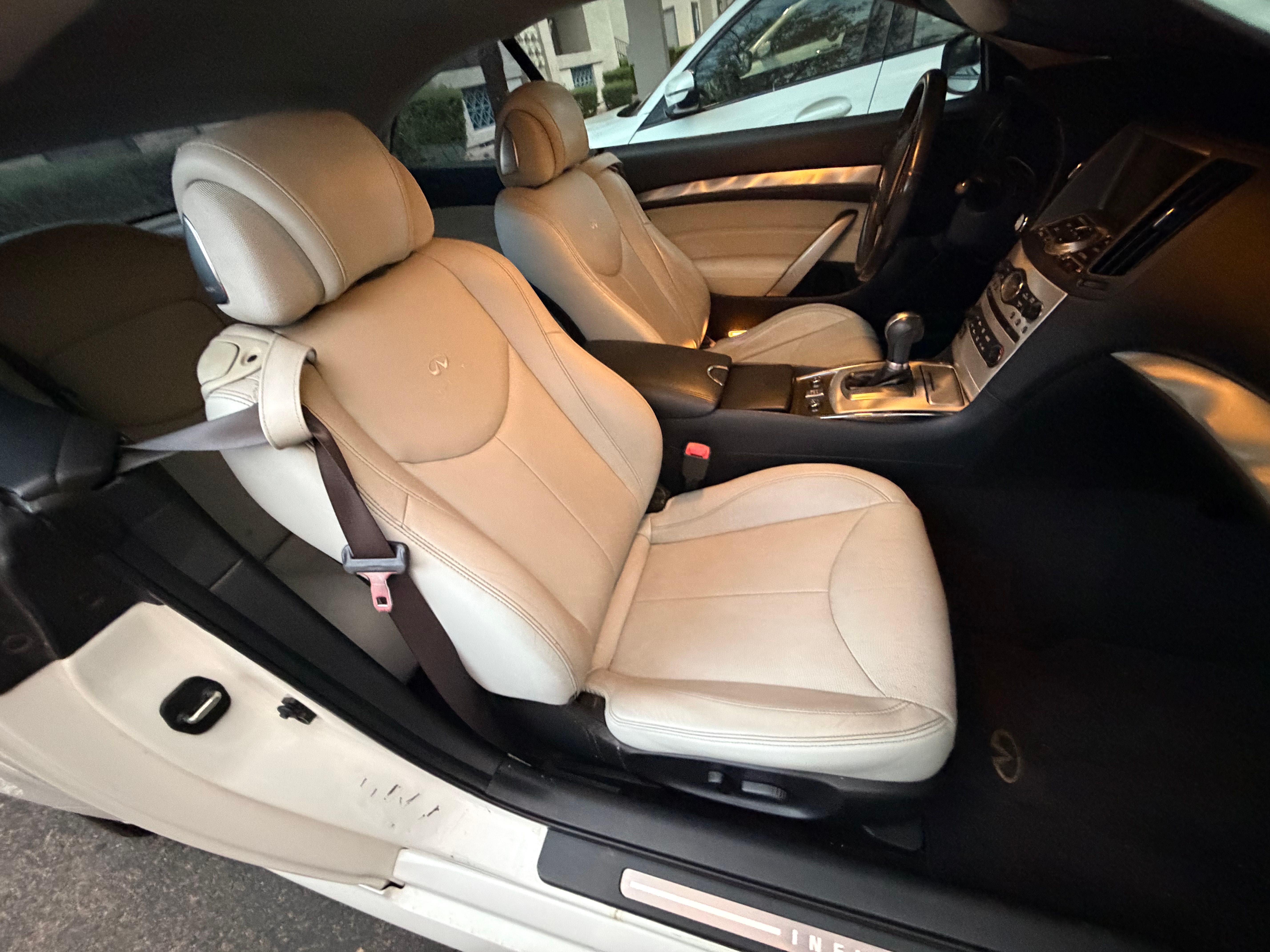 Used 2010 INFINITI G37 Convertible w/ Premium Pkg RWD image 16