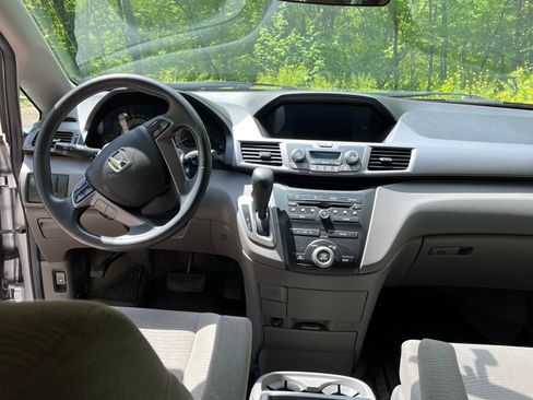 Used 2013 Honda Odyssey LX image 9