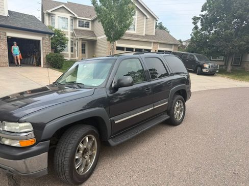 Used 2004 Chevrolet Tahoe LT w/ LT Preferred Equipment Group AWD/4WD image 2