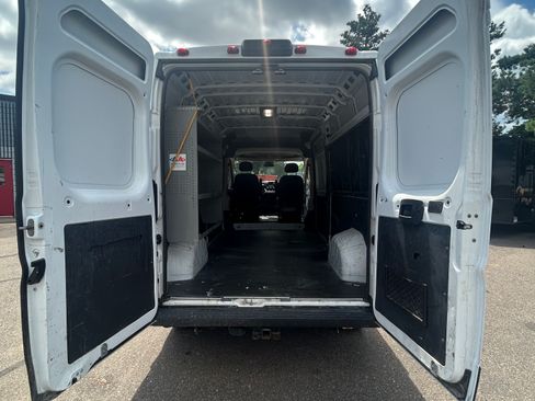 Used 2021 RAM ProMaster 2500 w/ Convenience Group FWD image 11