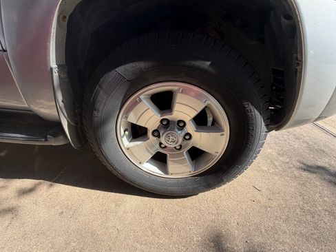 Used 2005 Toyota 4Runner SR5 RWD image 9