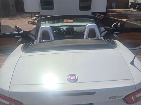 Used 2017 FIAT 124 Spider Lusso image 6