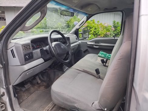 Used 2004 Ford F250 XL RWD image 6