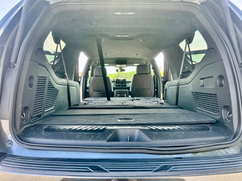 Used 2021 Chevrolet Suburban LT RWD image 25