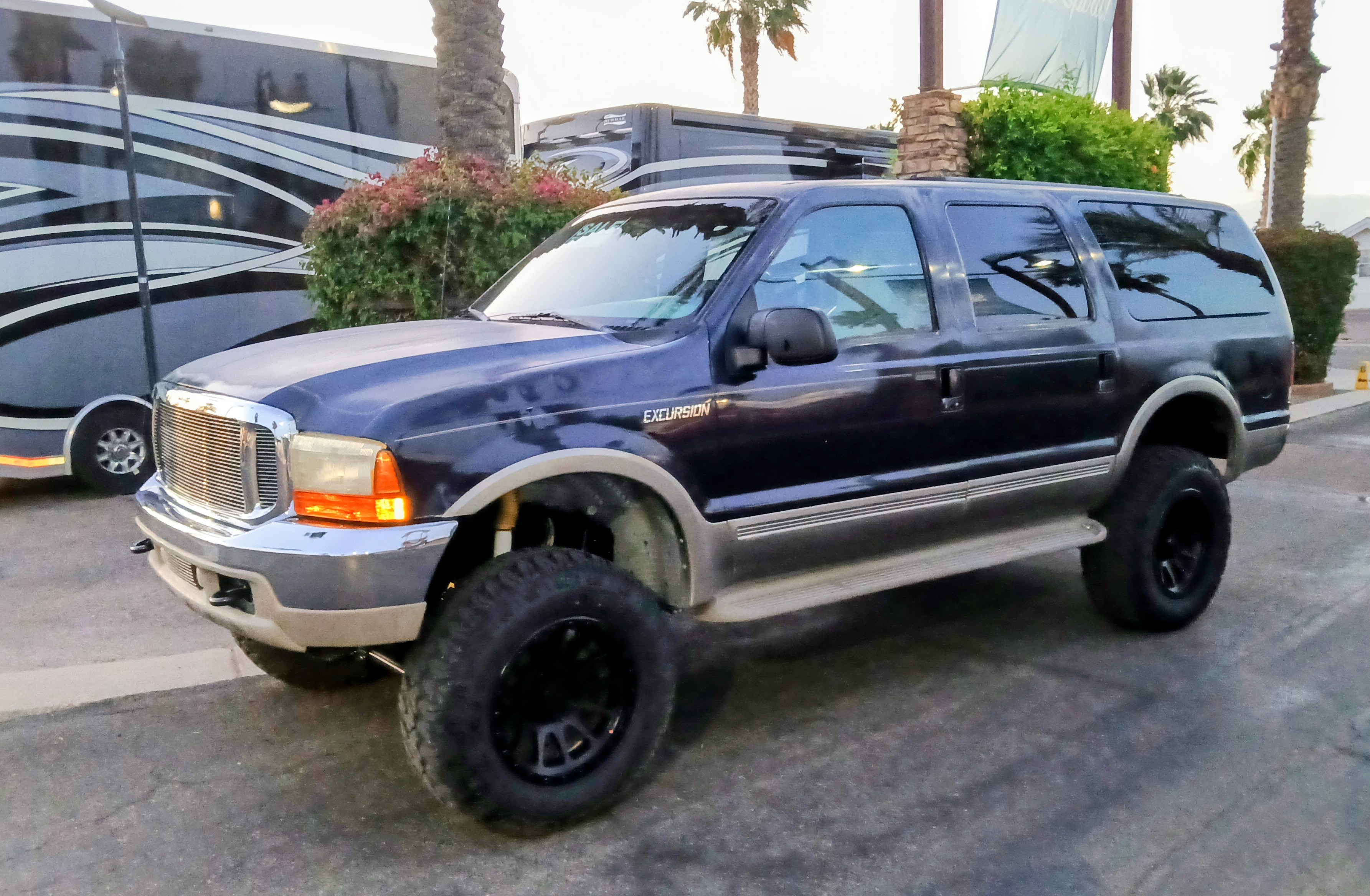 Used 2000 Ford Excursion Limited AWD/4WD image 17