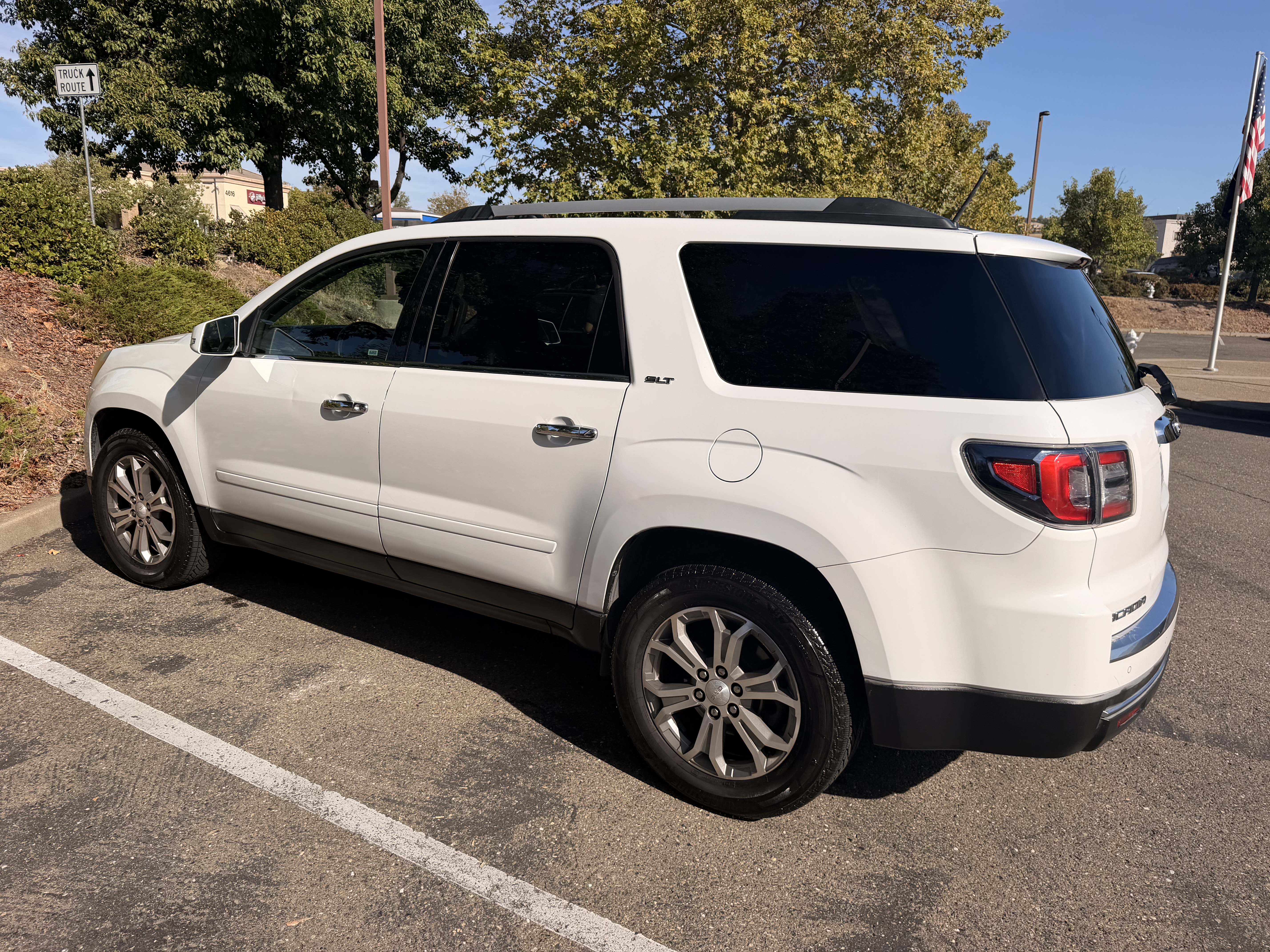 Used 2016 GMC Acadia SLT w/ Open Road Package FWD image 12