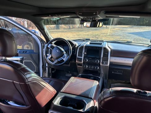 Used 2017 Ford F350 Platinum w/ FX4 Off-Road Package image 11