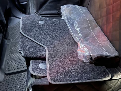 Used 2023 Land Rover Defender 110 S image 9