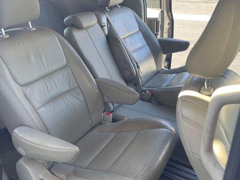 Used 2015 Toyota Sienna Limited image 8