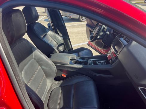 Used 2017 Jaguar F-PACE Prestige image 6