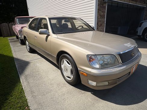Used 1999 Lexus LS 400 image 2