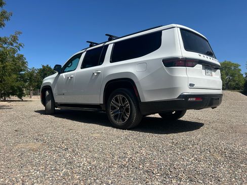 Used 2024 Jeep Wagoneer L Sport Utility 4D w/ Premium Group I image 6