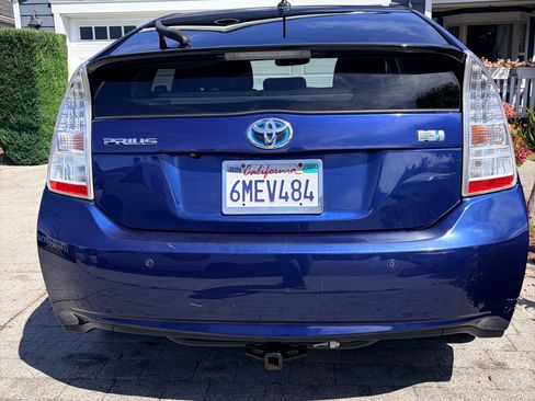 Used 2010 Toyota Prius Four w/ Solar Roof Pkg FWD image 2