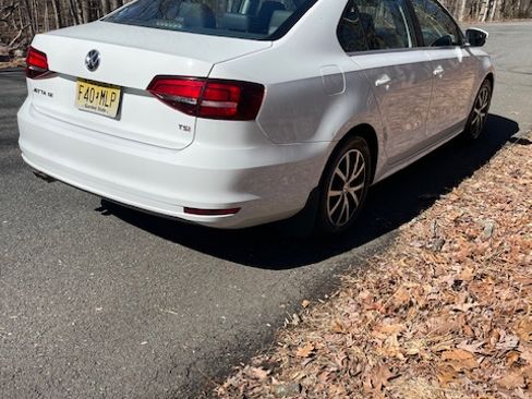 Used 2017 Volkswagen Jetta SE image 5